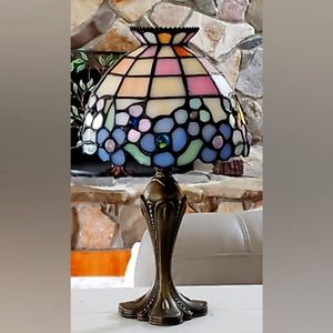 Vintage Partylite Hydrangea Tiffany Style Stained Glass Lamp